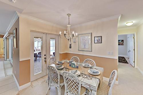 Canal-front Cape Coral Oasis With Private Pool Home