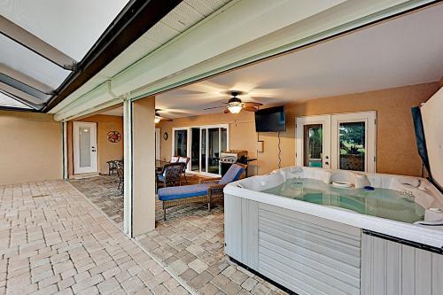 Canal-front Cape Coral Oasis With Private Pool Home