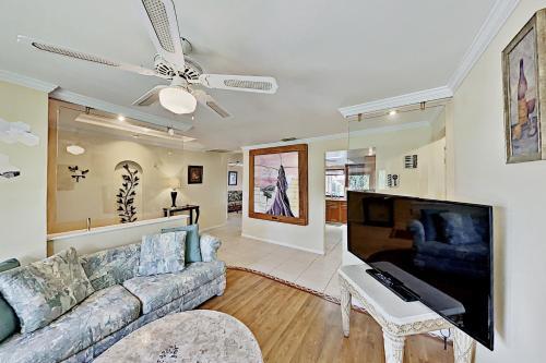 Canal-front Escape - Heated Pool, Spa, Gulf Access Home