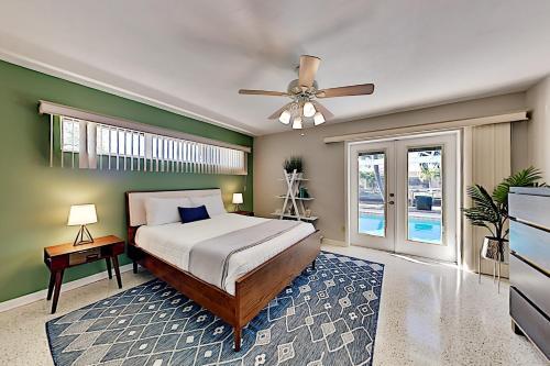 Canal-front Villa - Pool, Dock, Direct Gulf Access Home