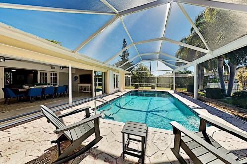 Canal-front Villa - Pool, Dock, Direct Gulf Access Home