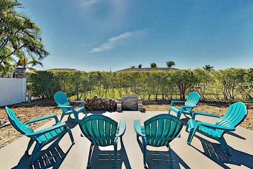 Corner-lot Paradise - Heated Pool, Spa & Fire Pit Home