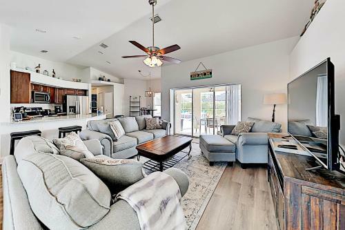 Corner-lot Paradise - Heated Pool, Spa & Fire Pit Home