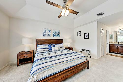 Corner-lot Paradise - Heated Pool, Spa & Fire Pit Home