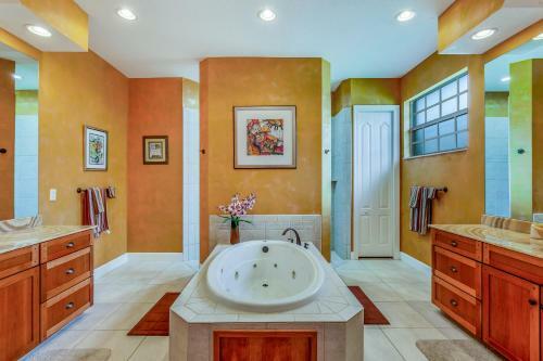 4 Bed 4 Bath Apartment In Cape Coral