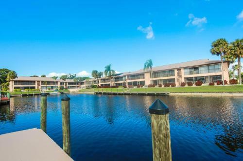 Gulf Access #e 2-bedroom W/ Heated Pool