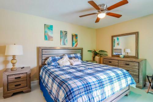 Gulf Access #e 2-bedroom W/ Heated Pool