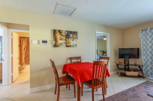 Gulf Access #e 2-bedroom W/ Heated Pool