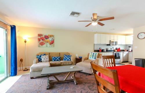 Gulf Access #e 2-bedroom W/ Heated Pool