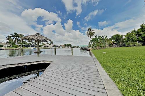 Canal-front Getaway With Heated Pool & Dock Home