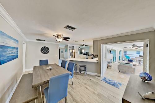 Chic Canal-front Home - Heated Pool, Private Dock Home