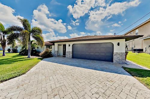 Chic Canal-front Home - Heated Pool, Private Dock Home
