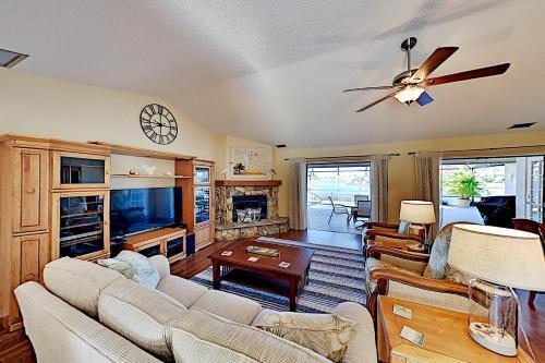 Large Lakefront Oasis With Private Pool & Dock Home