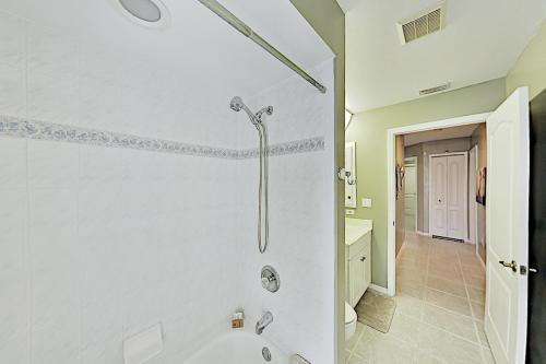 Waterfront Oasis - Private Caged Pool, Spa & Dock Home