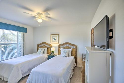 Villa Elegant Canalfront Escape - Near Golf Courses