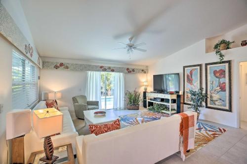 Villa Elegant Canalfront Escape - Near Golf Courses