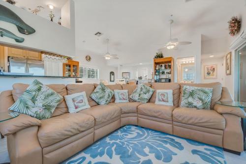 Manatee Haven - Upscale Beach View Home With Screened-in Pool, Spa And Elevator!