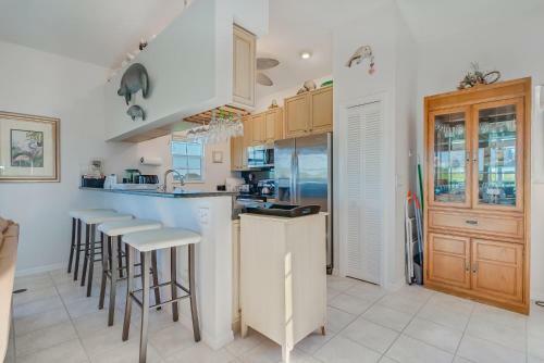 Manatee Haven - Upscale Beach View Home With Screened-in Pool, Spa And Elevator!