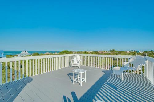 Manatee Haven - Upscale Beach View Home With Screened-in Pool, Spa And Elevator!