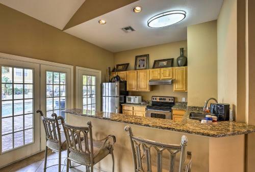 Apartamento Chic Condo With Pool And Lanai, 4mi To Clearwater Beach