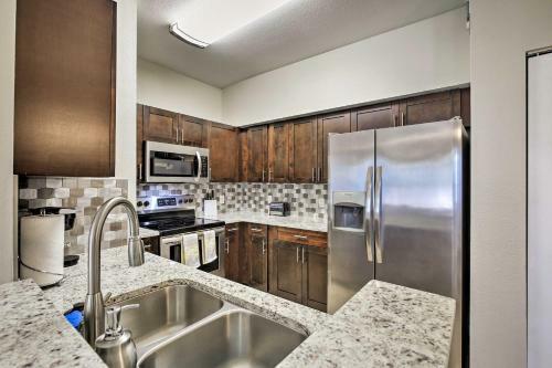 Apartamento Chic Condo With Pool And Lanai, 4mi To Clearwater Beach