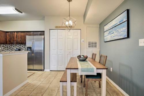 Apartamento Chic Condo With Pool And Lanai, 4mi To Clearwater Beach
