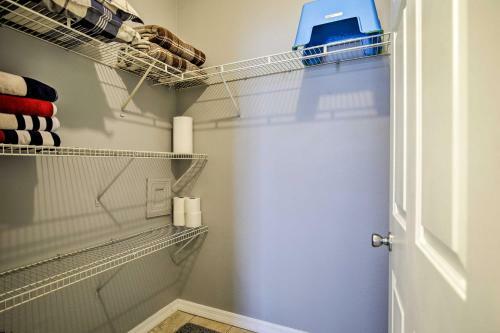 Apartamento Chic Condo With Pool And Lanai, 4mi To Clearwater Beach