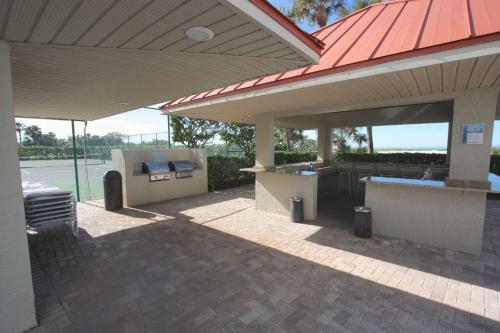 1208 Lighthouse Towers
