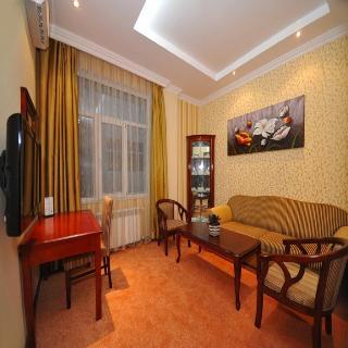 Royal Hotel