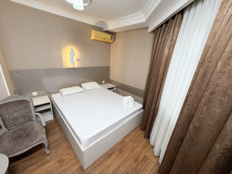 Consul Hotel