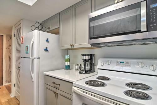 Apartamento Oceanfront Condo With Balcony And Beach Access!