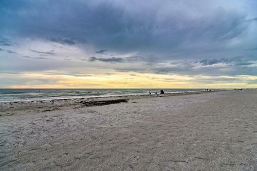 Apartamento Oceanfront Condo With Balcony And Beach Access!