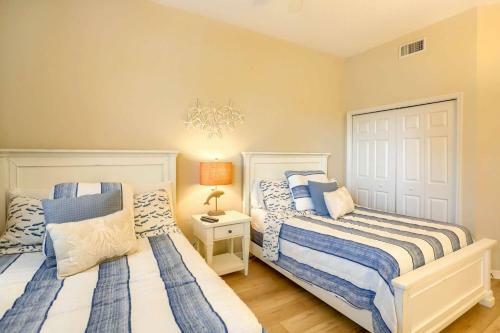 206 Harborview Grande