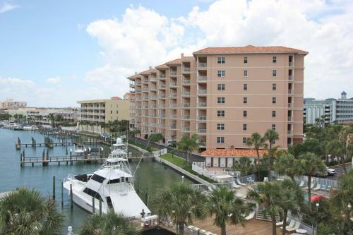 206 Harborview Grande