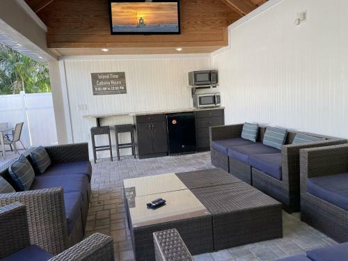 Island Time - Weekly Beach Rental Home