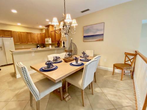 Belle Harbor Suite 71 - Monthly Rental Townhouse