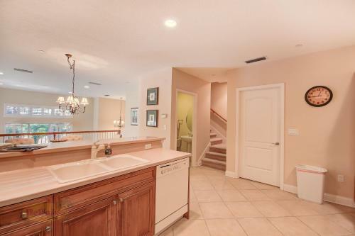 Belle Harbor Suite 71 - Monthly Rental Townhouse