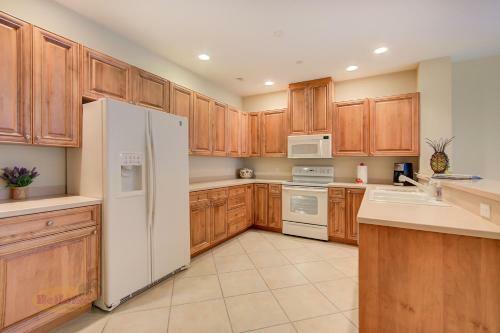 Belle Harbor Suite 71 - Monthly Rental Townhouse