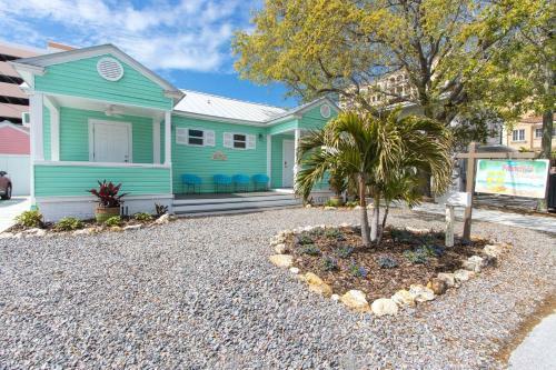 Frenchy's Cottages On East Shore 490 Home