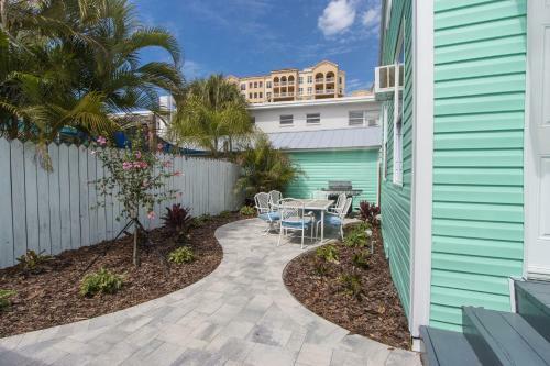 Frenchy's Cottages On East Shore 490 Home