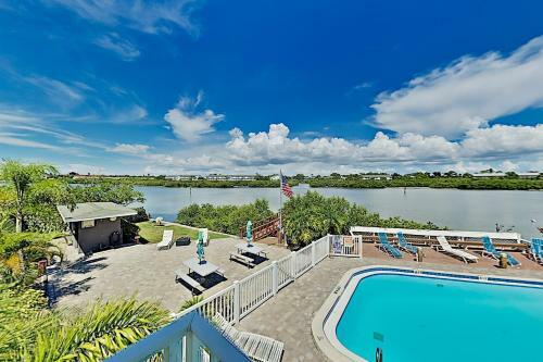Apartamento Spacious Beach Condo With Pool & Fishing Dock Condo