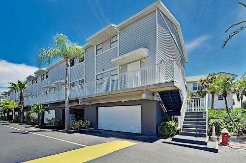 Apartamento Spacious Beach Condo With Pool & Fishing Dock Condo