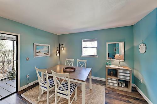 Apartamento Spacious Beach Condo With Pool & Fishing Dock Condo