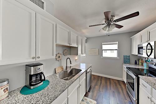 Apartamento Spacious Beach Condo With Pool & Fishing Dock Condo
