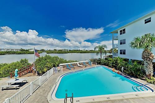 Apartamento Spacious Beach Condo With Pool & Fishing Dock Condo