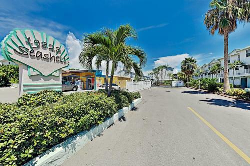 Apartamento Spacious Beach Condo With Pool & Fishing Dock Condo