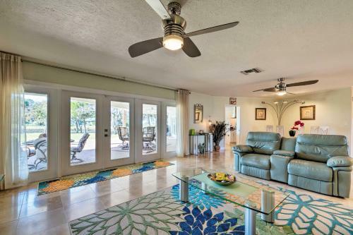Updated Waterfront Crystal River Retreat With Dock!