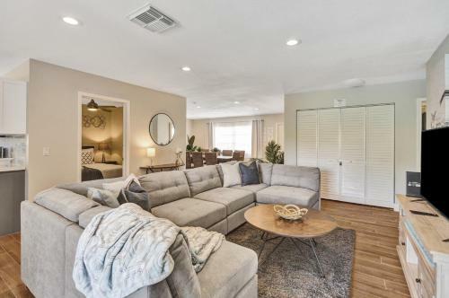 Private Pool Beautiful Updated 4br Home 2bth