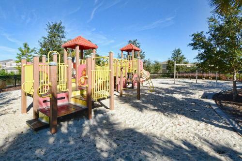 Solterra - 5 Bedrooms House W/pool-7029sr