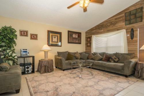 Fabulous Hampton Lakes 4 Bedroom Pool Home In Davenport Fl